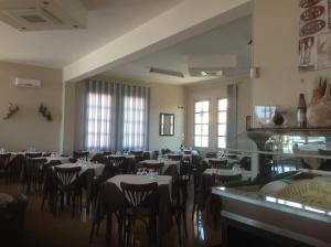 Le Torri tesisinde bir restoran veya yemek mekanı