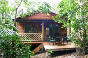 Κήπος έξω από το Crater Lakes Rainforest Cottages