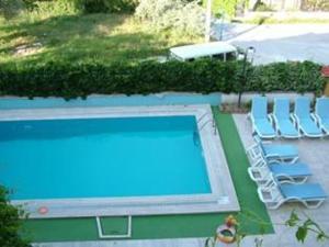 Piscina a Gultepe Apartments o a prop