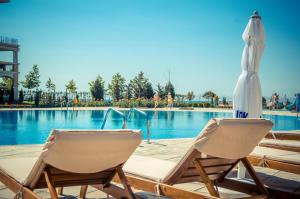 Baseinas apgyvendinimo įstaigoje Prestige Sands Resort arba netoliese