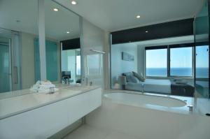 Баня в HR Surfers Paradise - Apartment 4204