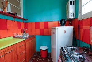 A kitchen or kitchenette at Casa Violeta Limón