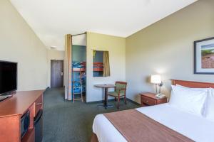 A bed or beds in a room at Super 8 by Wyndham Windsor NS