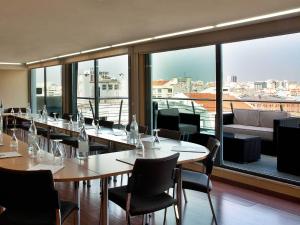 Un restaurante u otro lugar para comer en TURIM Ibéria Hotel