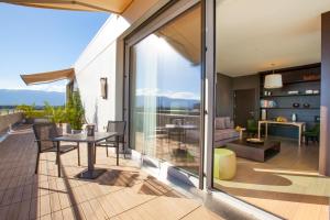 Balkon atau teras di Crowne Plaza Geneva, an IHG Hotel