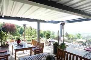 A balcony or terrace at Hotel Gasthof Schönblick