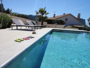 Kolam renang di atau dekat dengan Home Cassis - Maison Mediterranée - Piscine chauffée