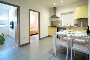 Dapur atau dapur kecil di Holiday home M1 & M2