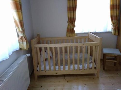 a baby crib in a room with a window at Gartler's Appartements in Kalsdorf bei Graz