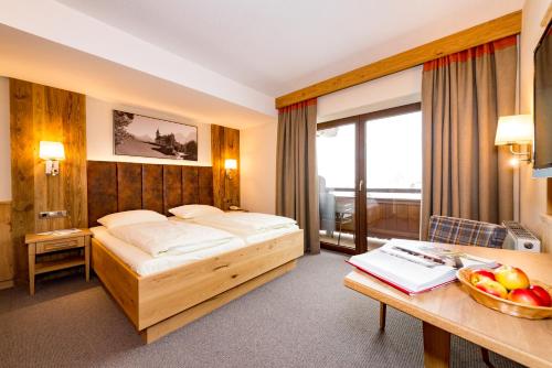 Una cama o camas en una habitación de Gasthaus Hotel Oberwirt