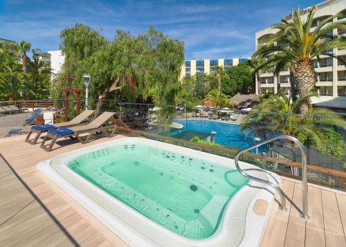 a swimming pool with a hot tub on a deck at H10 Salou Princess in Salou