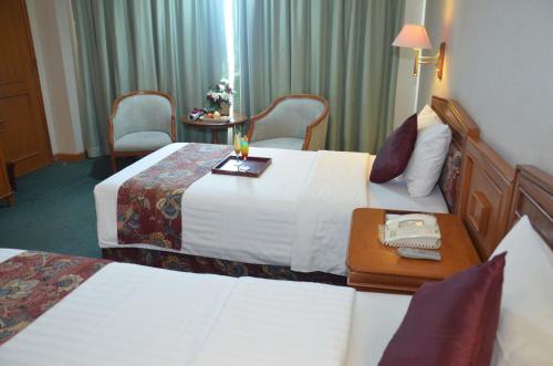 Giường trong phòng chung tại Hotel Sahid Jaya Solo