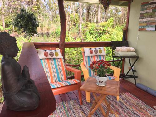 Un jardín fuera de Volcano Eco Cabin & Eco Lodge