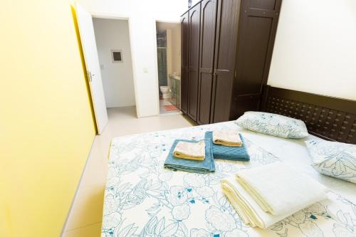 Tempat tidur dalam kamar di Cumbuco Kite Village Deluxe