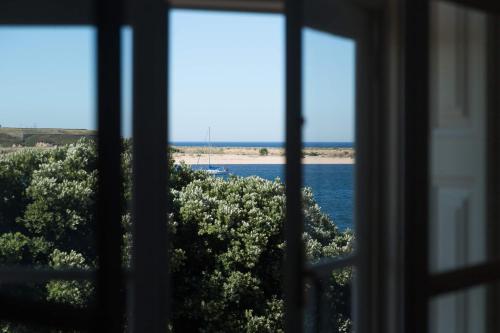 aus einem Fenster mit Meerblick in der Unterkunft Duas Portas Townhouse in Porto