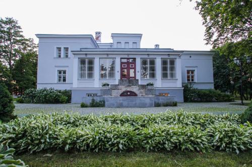 A garden outside Saka Manor