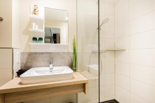 Bathroom sa Hotel DH -Deutsches Haus-