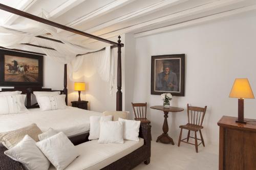 Un lugar para sentarse en Beachfront Mykonos Guest House