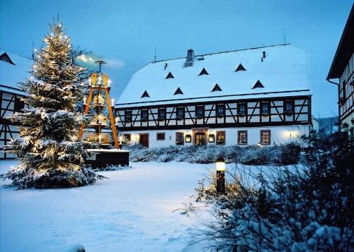 Hotel Folklorehof saat musim dingin