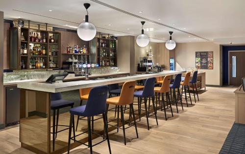 Majoituspaikan Hyatt Place London Heathrow Airport baari tai lounge-tila