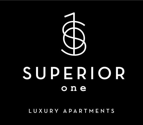 תעודה, פרס, שלט או מסמך אחר המוצג ב-Superior One Luxury Apartments