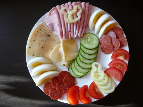 Comida na casa de hóspedes ou em algum lugar perto