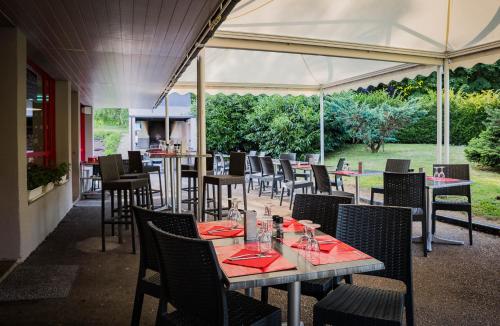 Restavracija oz. druge možnosti za prehrano v nastanitvi Logis Hotel Lons-le-Saunier - Restaurant Le Grill