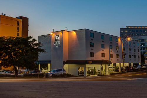 El edificio en el que está el hotel