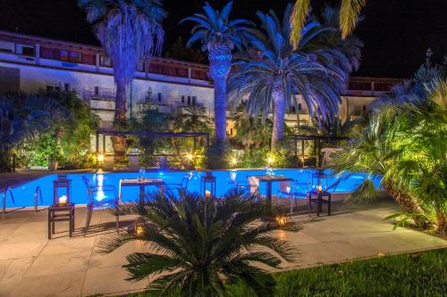 The swimming pool at or close to Hotel Barracuda