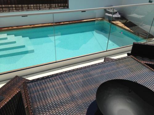 an overhead view of a swimming pool in a building at Casa do Joaquim da Praia in Nazaré