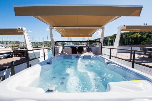 Balcone o terrazza di Floating Sea Houses MARINA LUX