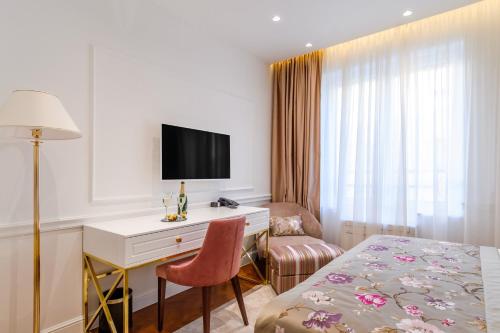 Ann Luxury Rooms tesisinde bir odada yatak veya yataklar