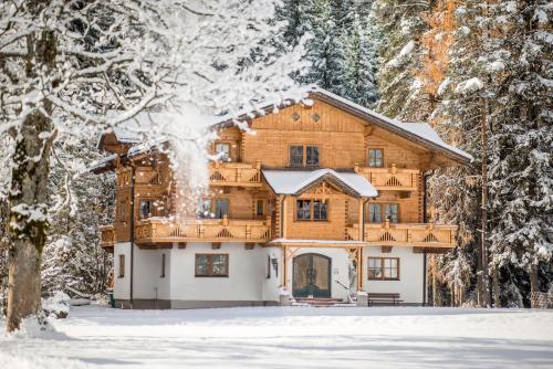 Kış mevsiminde Bio-Holzhaus und Landhaus Heimat