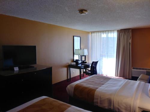 Quality Inn & Suites Fort Collins 객실 침대