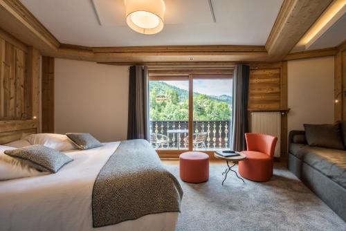 Giường trong phòng chung tại Hotel le Petit Dru