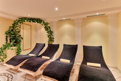 a row of chairs in a waiting room with a mirror at Pension Regina in Lech am Arlberg