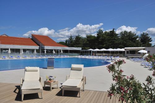 Baseinas apgyvendinimo įstaigoje Maistra Select Petalon Resort arba netoliese