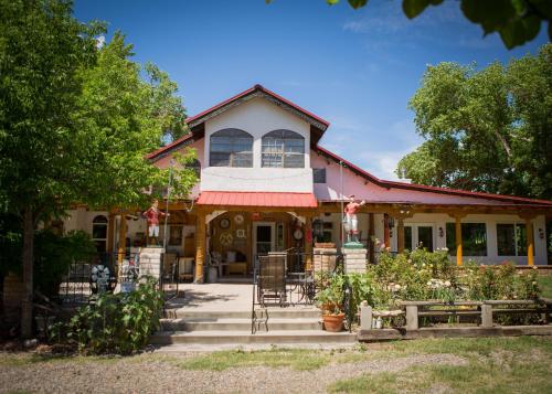 Jardí fora de Red Horse Bed and Breakfast