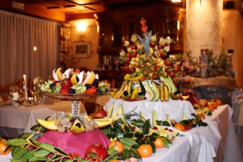 Makanan di atau di tempat lain dekat hotel