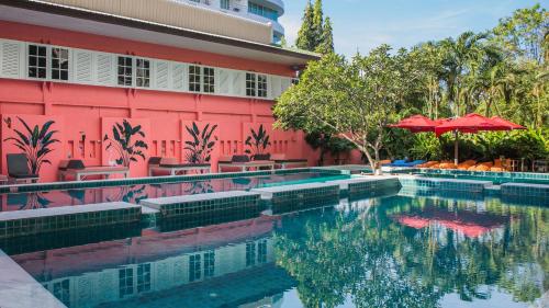 Kolam renang di atau dekat dengan Sandalay Resort