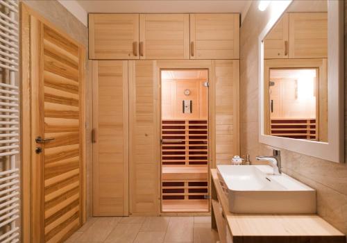 חדר רחצה ב-Apartments Sivka - Private Sauna