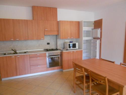 A kitchen or kitchenette at Residence Le Orchidee