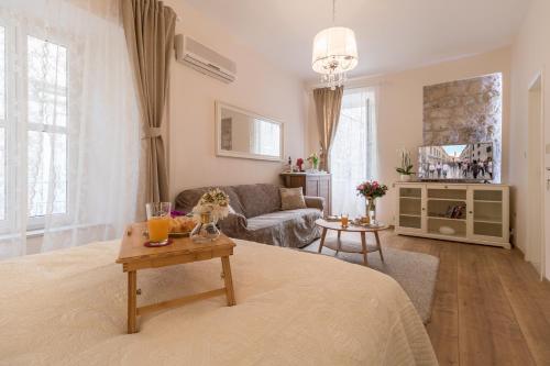 Ένα ή περισσότερα κρεβάτια σε δωμάτιο στο Apartments & Rooms Perla