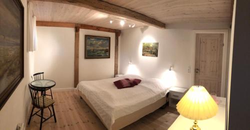 Una cama o camas en una habitación de Strågården Nyord