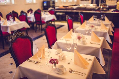 Un restaurant u otro lugar para comer en Hotel Florian Palace