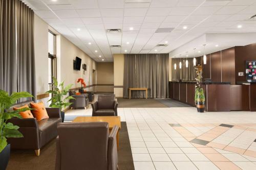 Istumisnurk majutusasutuses Travelodge by Wyndham Edmonton West