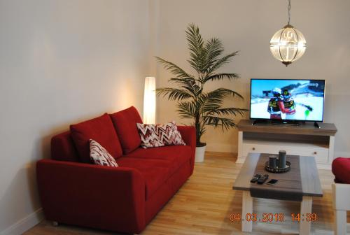 A television and/or entertainment centre at Schöne Ferienwohnung zentral gelegen