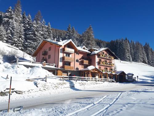 Hotel La Roccia talvel