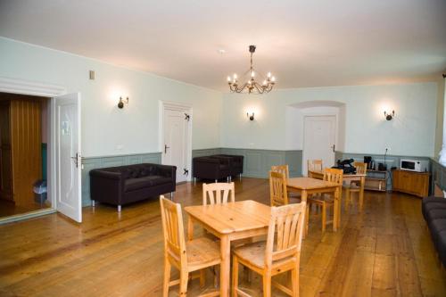 A kitchen or kitchenette at Sagadi Manor Hostel