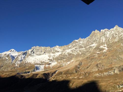 a snow covered mountain range with a blue sky at Residence Redicervinia in Breuil-Cervinia